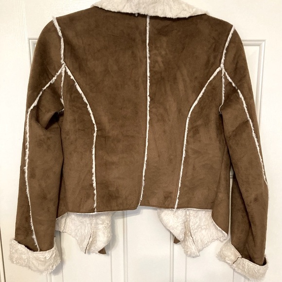JouJou Elegant Cozy Faux fur sued wing Colar Asymmetrical Shearling Light Jacket - Picture 3 of 4